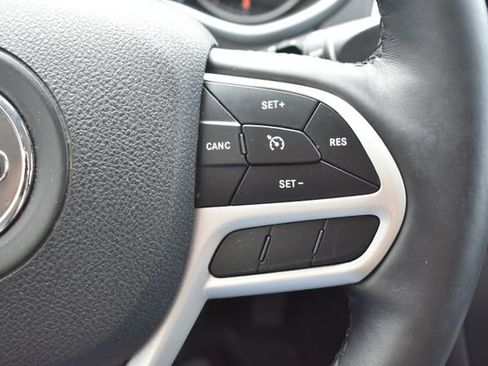 Used 2017 Jeep Cherokee Trailhawk w/ Comfort & Convenience Group AWD/4WD image 26