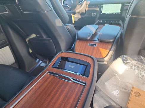 New 2025 Lincoln Navigator Black Label image 28