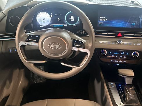 Used 2024 Hyundai Elantra SEL FWD image 16