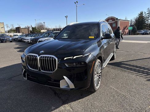 Certified 2023 BMW X7 xDrive40i w/ Executive Package image 2