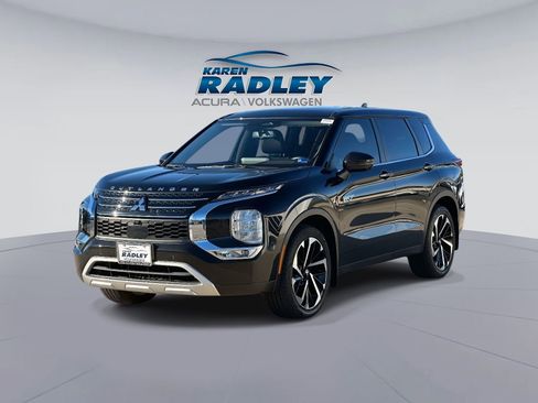 Used 2023 Mitsubishi Outlander 4WD Plug-In Hybrid image 5