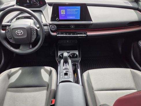 Used 2025 Toyota Prius Plug-In Hybrid FWD image 7