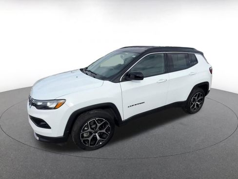 Used 2025 Jeep Compass Limited image 8