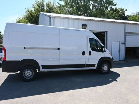 Used 2024 RAM ProMaster 2500 w/ Convenience Group FWD image 14