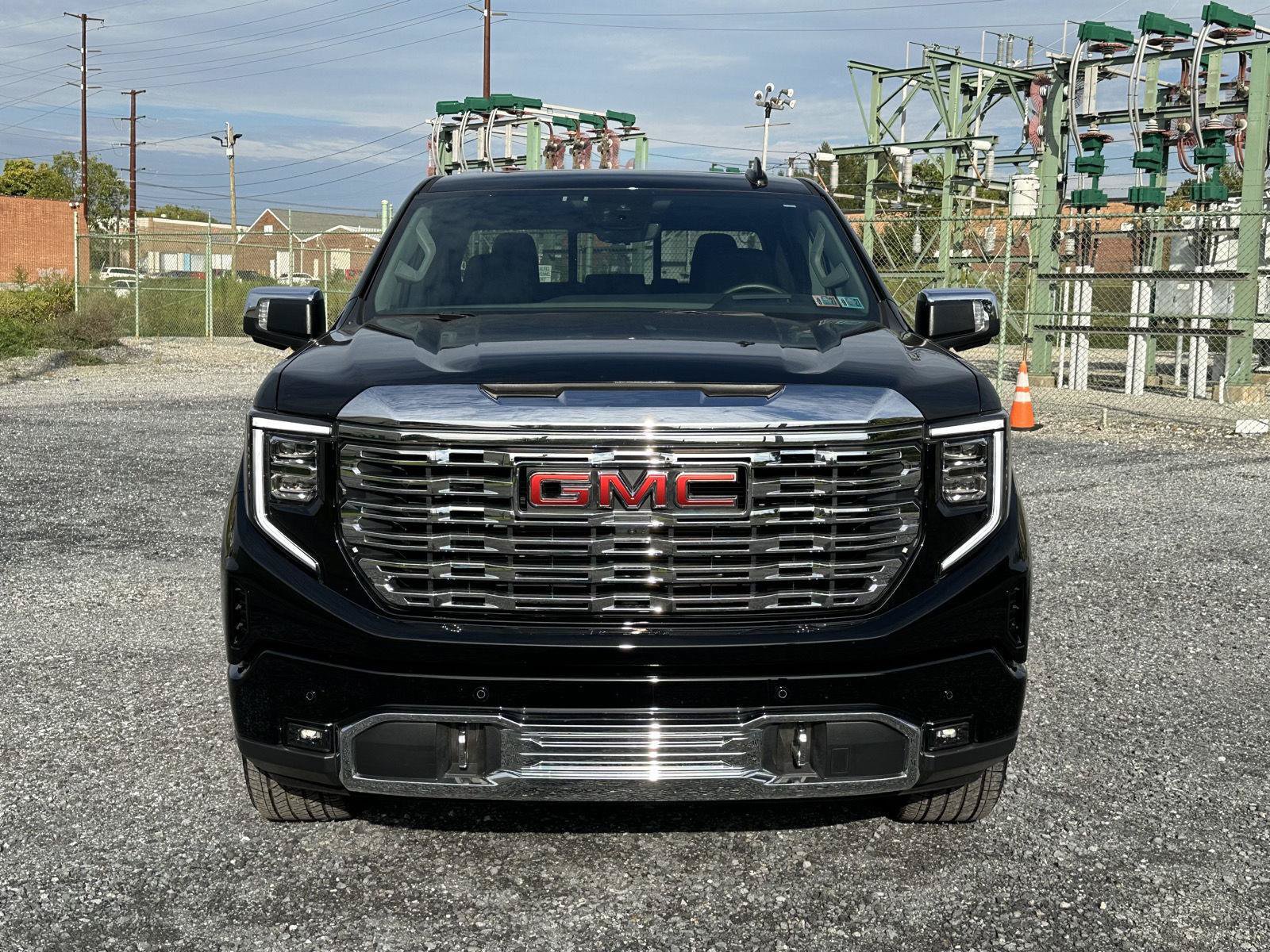 Used 2024 GMC Sierra 1500 Denali w/ Denali Reserve Package AWD/4WD image 3