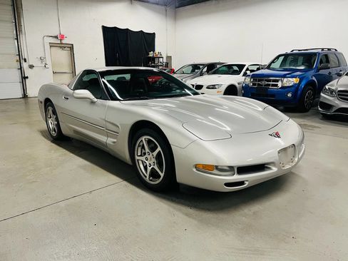 Used 2004 Chevrolet Corvette Coupe RWD image 4