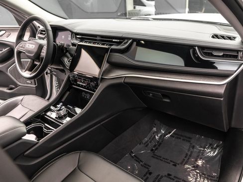 Used 2022 Jeep Grand Cherokee Limited 4xe image 39