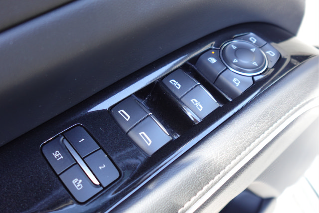 Used 2024 Cadillac Escalade Premium Luxury AWD/4WD image 13