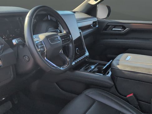 Used 2025 GMC Yukon Denali AWD/4WD image 9