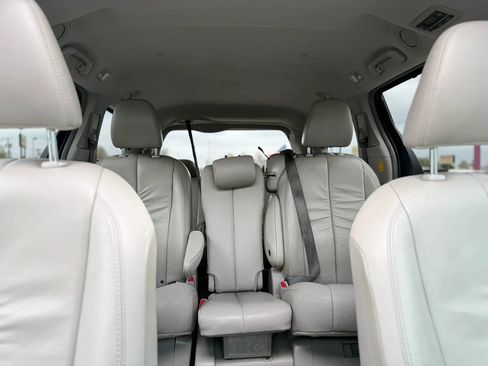 Used 2012 Toyota Sienna XLE image 42