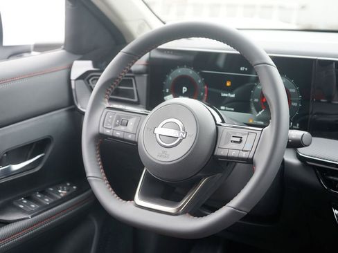 New 2025 Nissan Kicks SR image 22