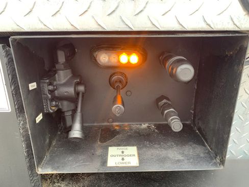 Used 2012 Ford F550 4x4 Regular Cab Super Duty w/ Payload Upgrade Pkg image 51