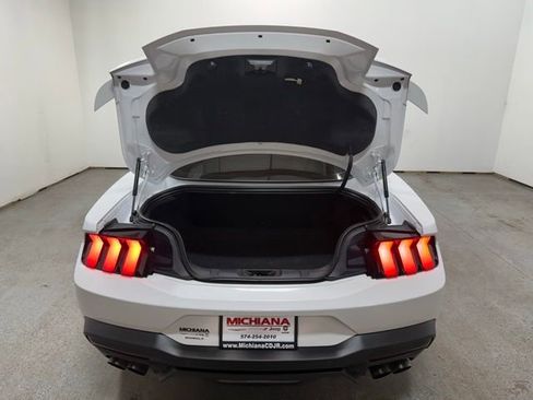 Used 2024 Ford Mustang GT Premium image 9