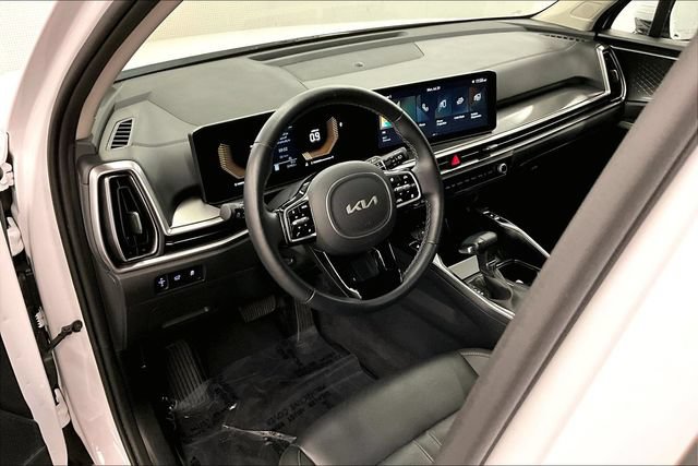 Used 2025 Kia Sorento EX AWD/4WD image 16