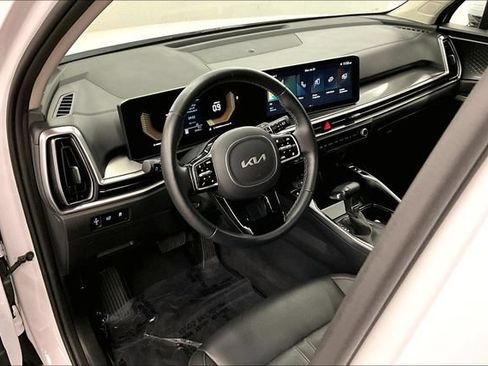 Used 2025 Kia Sorento EX AWD/4WD image 16