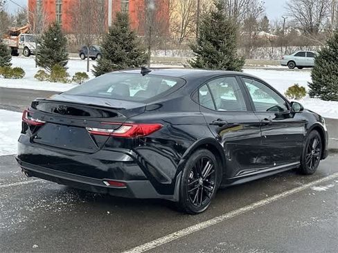 Used 2025 Toyota Camry SE image 31