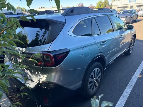 Used 2021 Subaru Outback Premium AWD/4WD image 3