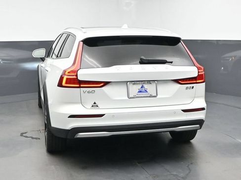Used 2025 Volvo V60 B5 Cross Country Plus AWD/4WD image 7