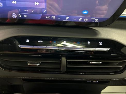 Used 2025 Buick Enclave Avenir w/ Super Cruise Package AWD/4WD image 19