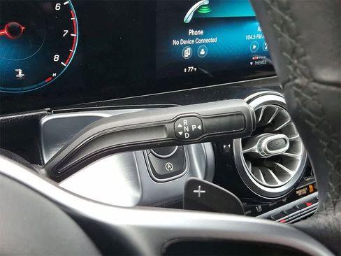 Used 2021 Mercedes-Benz GLB 250 4MATIC image 12