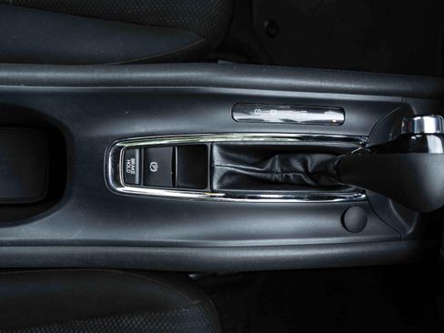 Used 2018 Honda HR-V EX image 28