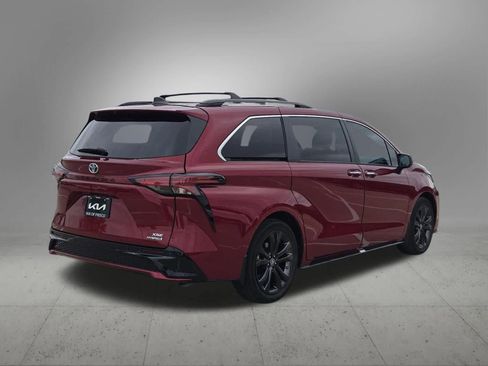 Used 2022 Toyota Sienna XSE w/ XSE Plus Package FWD image 6