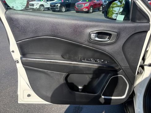 Used 2020 Jeep Compass Latitude w/ Popular Equipment Group FWD image 17