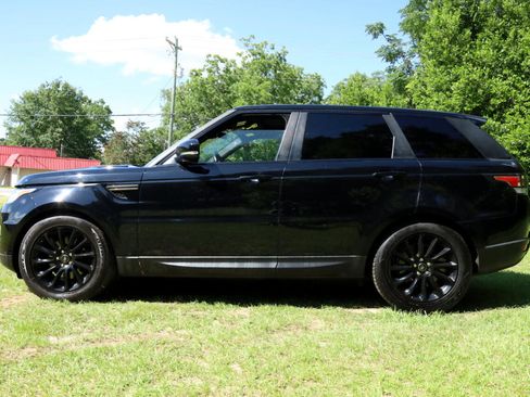 Used 2017 Land Rover Range Rover Sport SE image 2