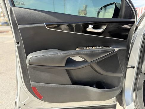 Used 2019 Kia Sorento L image 11