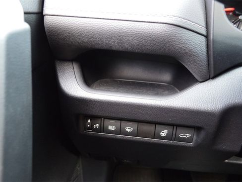 Used 2022 Toyota RAV4 XLE Premium image 26