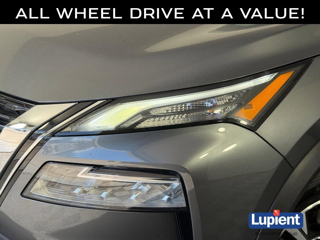 Used 2023 Nissan Rogue SV AWD/4WD image 14