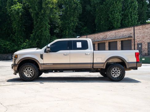 Used 2017 Ford F250 Lariat w/ Chrome Package AWD/4WD image 4