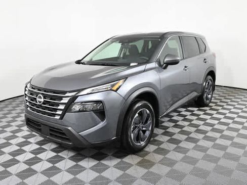Used 2025 Nissan Rogue SV FWD image 2