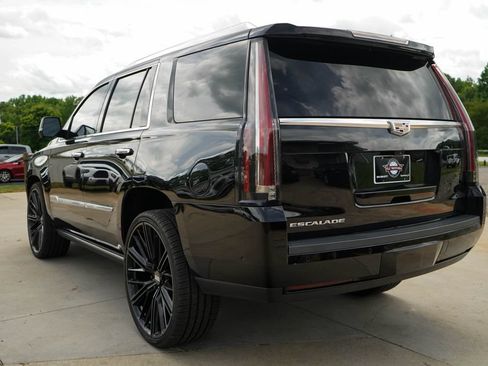 Used 2019 Cadillac Escalade Premium Luxury AWD/4WD image 4