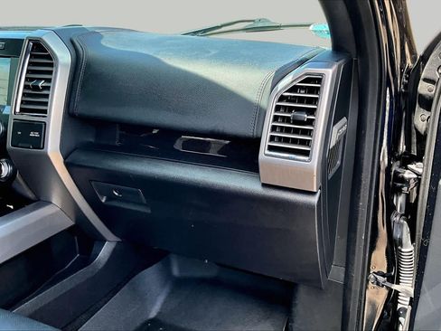 Used 2016 Ford F150 Platinum w/ Equipment Group 701A Luxury AWD/4WD image 18