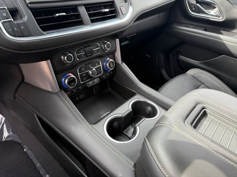 Used 2023 GMC Yukon SLT image 13