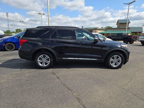 Used 2023 Ford Explorer XLT w/ Equipment Group 202A AWD/4WD image 9