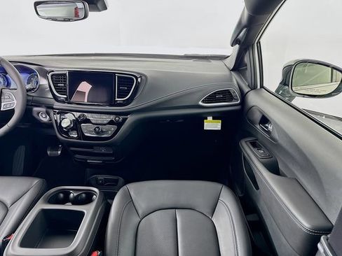 New 2026 Chrysler Pacifica Select image 25