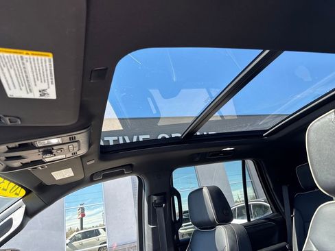 Used 2023 GMC Yukon SLT w/ SLT Premium Package image 25