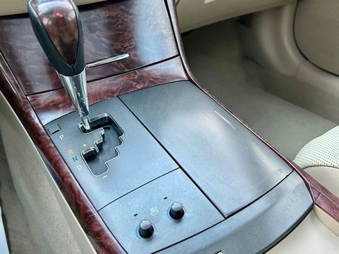 Used 2012 Toyota Avalon Limited image 27