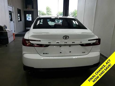 Used 2025 Toyota Camry SE FWD image 19