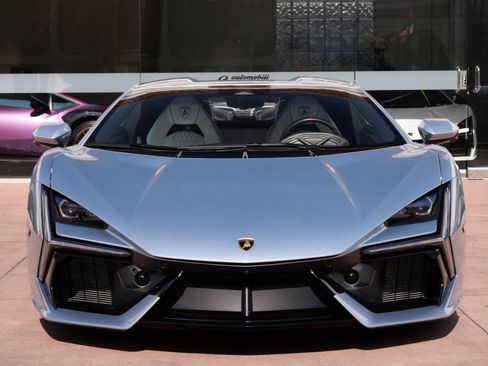 Used 2025 Lamborghini Revuelto Base image 2