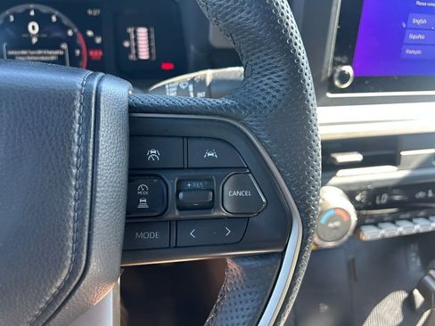 Used 2025 Toyota Tacoma SR5 AWD/4WD image 26