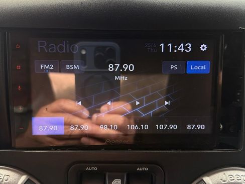 Used 2017 Jeep Wrangler Sport AWD/4WD image 13