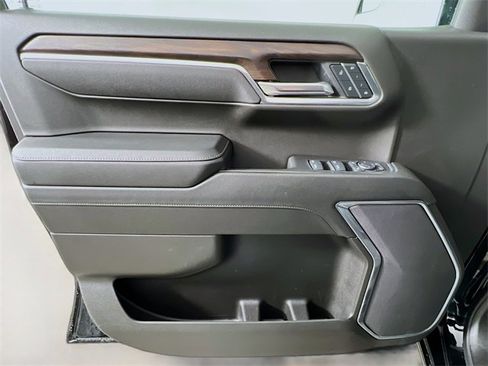 Used 2025 GMC Sierra 1500 SLT image 32