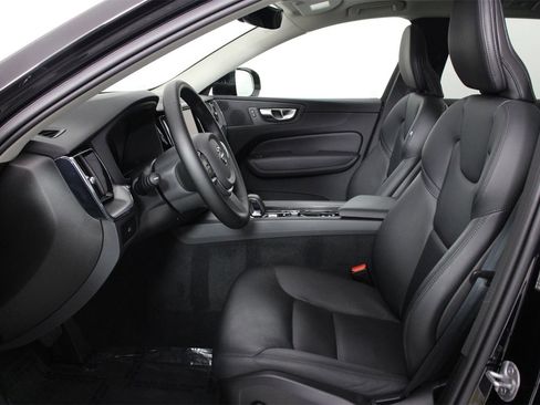 Certified 2025 Volvo XC60 B5 Core image 31