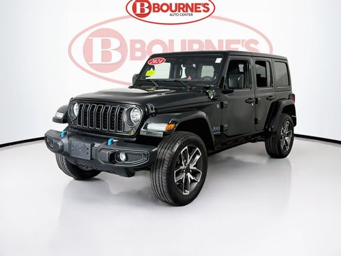 Used 2024 Jeep Wrangler Unlimited w/ Convenience Group AWD/4WD image 5