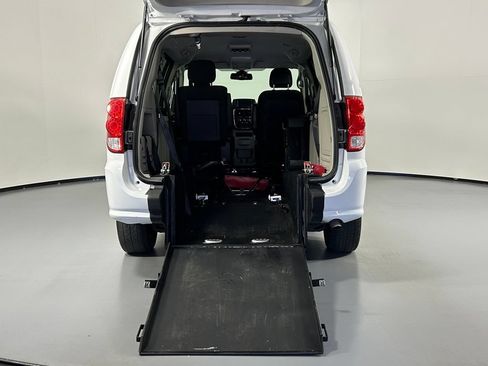 Used 2019 Dodge Grand Caravan SE FWD image 15