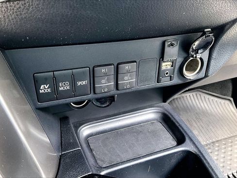 Used 2018 Toyota RAV4 Limited w/ Advanced Technology Package AWD/4WD image 26