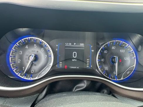 Used 2018 Chrysler Pacifica LX FWD image 18